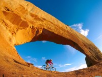     - Wilson Arch, Moab, Utah